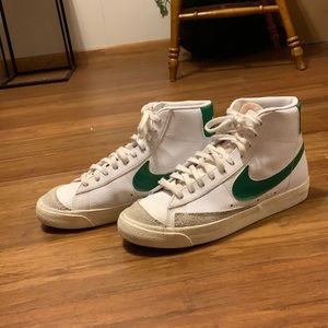 NIKE BLAZERS NEW WITHOUT TAGS!!!